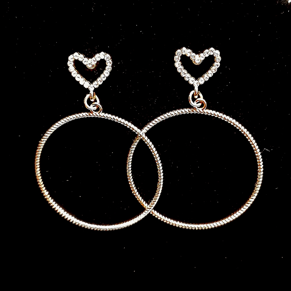 Heart dangling post earrings Bundle 5 for 30 or 1 for 10